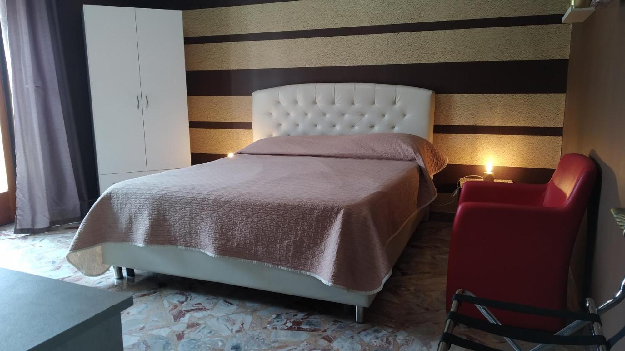 Cconforthotels R&B Semplici Emozioni Bari Exteriör bild